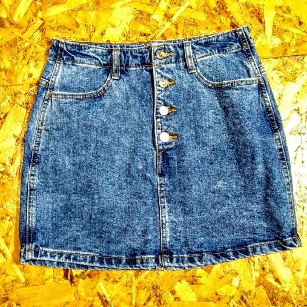 DENIM SKIRT*GARAGE BRAND* FOUR BUTTON FLY*JUNIOR SIZE P/S(6)